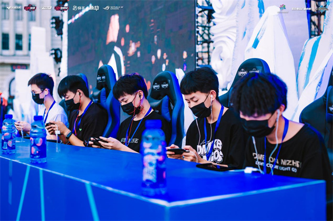 的比赛中以 的比赛中以